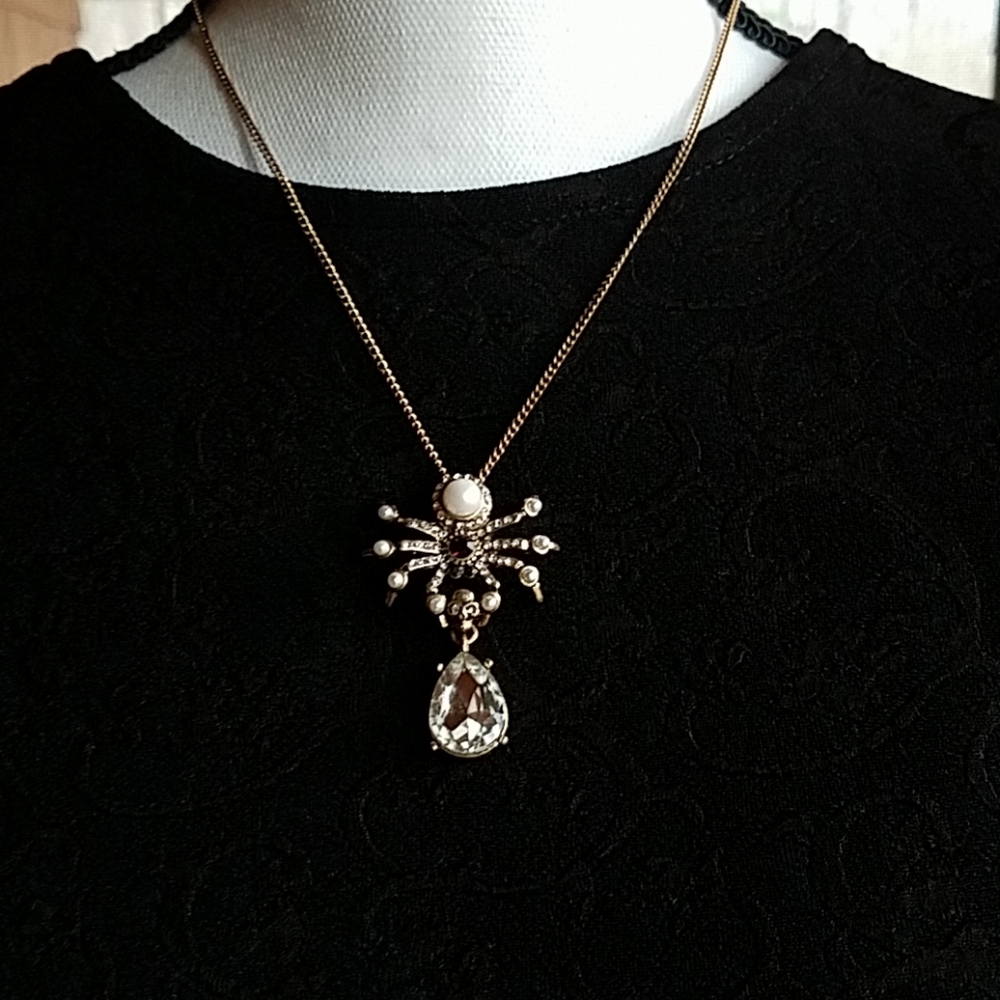 Spider skull necklace